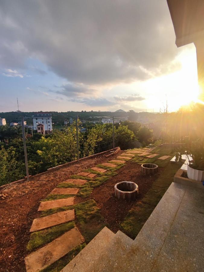 Flourish Homestay Моктяу Екстер'єр фото